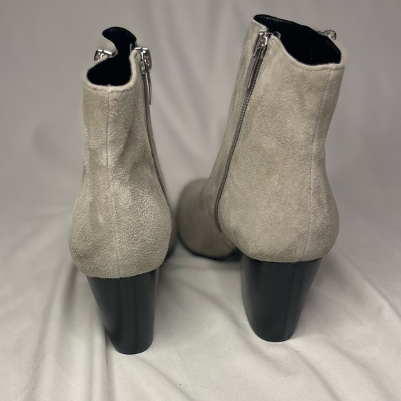 Nine West Neva2 Ankle Boot women size 8.5M gray suede 3 in. heel dbl zipper NWOB - Picture 9 of 12